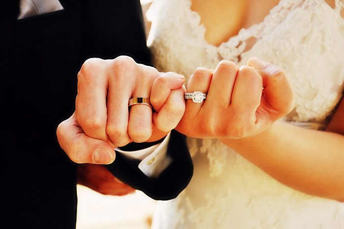 Prstenje vjenčanog para alt